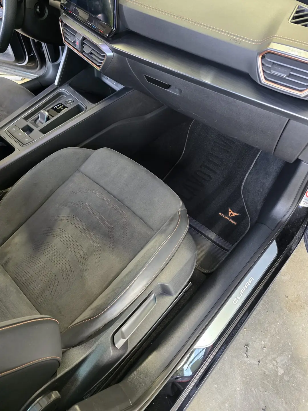 Siège passager et console centrale de la Cupra Ateca VZ à Manosque