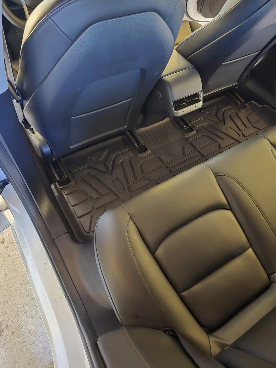Banquette arrière de la Tesla Model 3 après nettoyage à Oraison