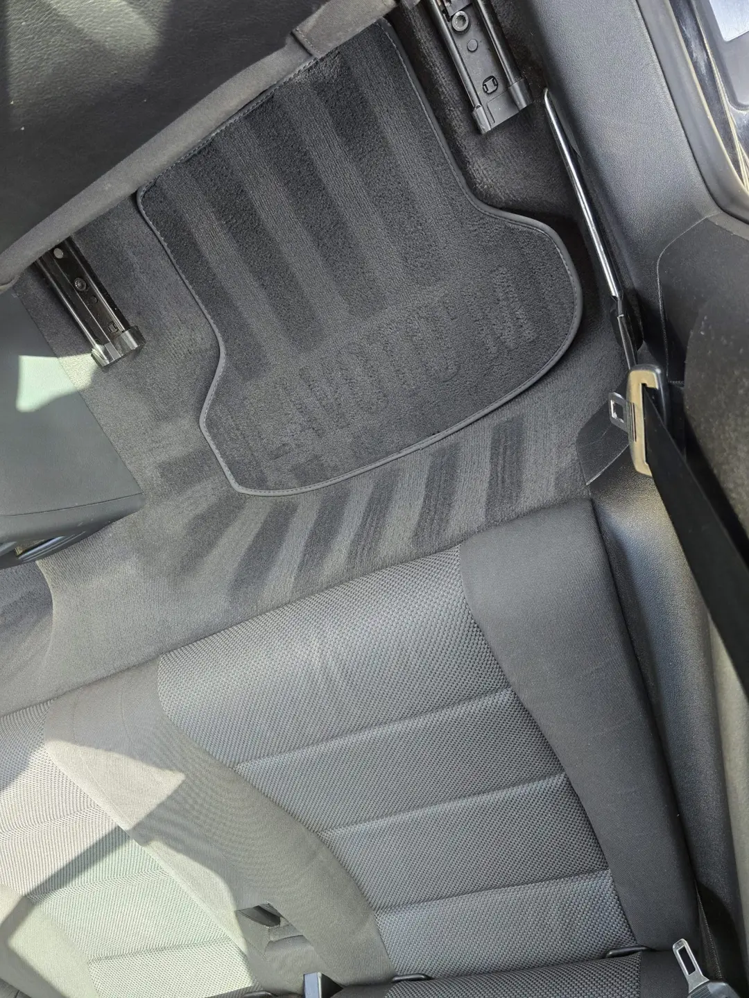 Tapis de sol arrière de l’Audi A3 S Line après nettoyage à Manosque