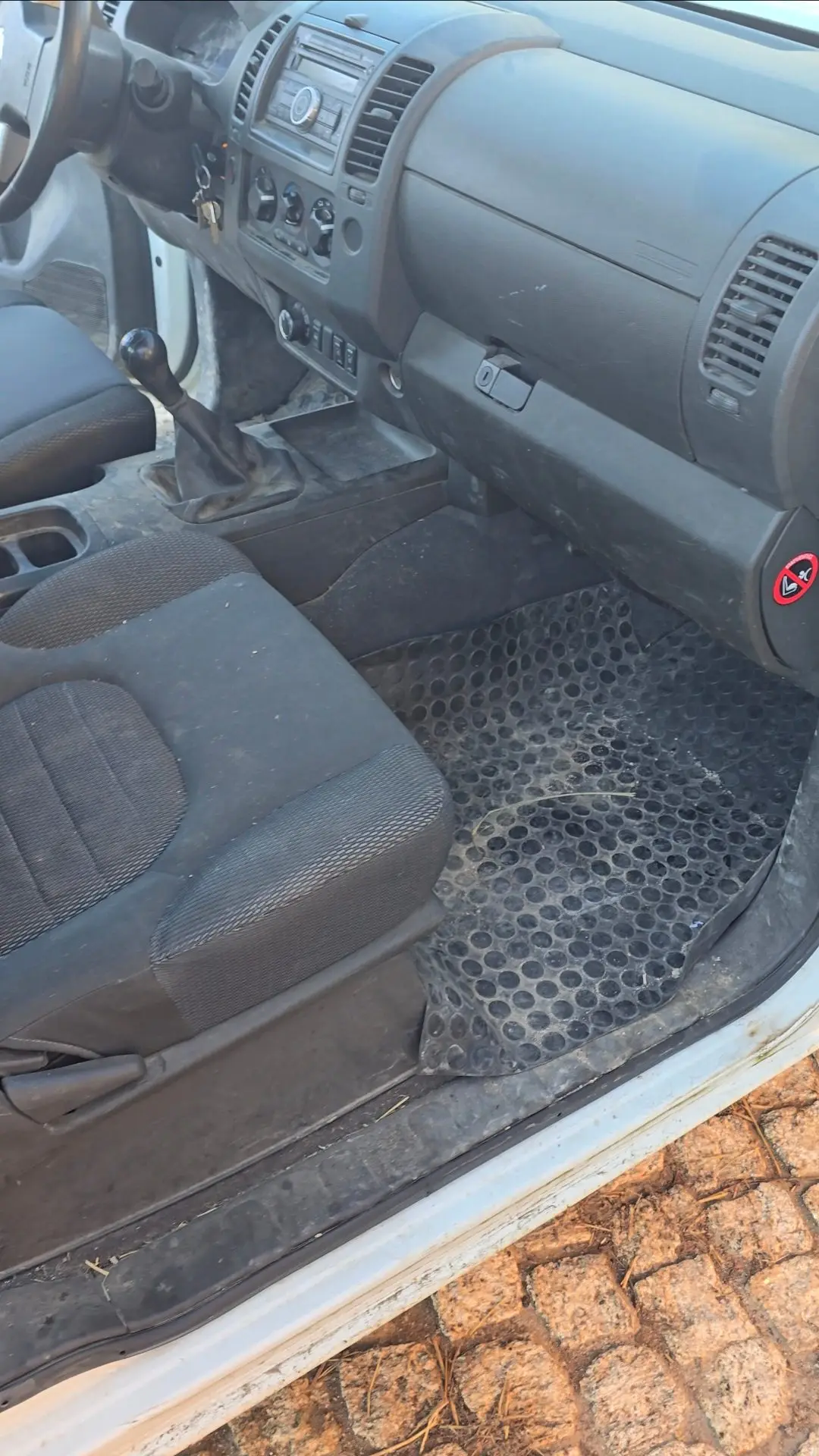 Siège passager du Nissan Navara avant nettoyage
